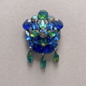 Vintage Kramer signed brooch